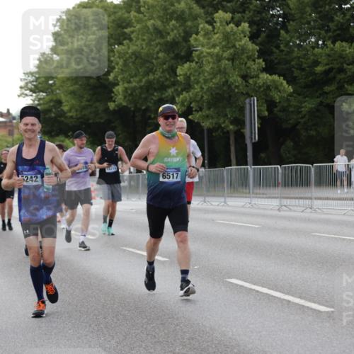 29.06.2025 - hella hamburg halbmarathon Jannik Wohlers http://msf.ph/oto/8141640 29.06.2025 10:06:54 Lombardsbrücke 2032, 4262, 4550, 5242, 5899, 6517, 6518, 6707, 6713, 6715, 6833, 9338, 10700, 11758, 15051, 15673, 17062, 18218 meine-sportfotos.de