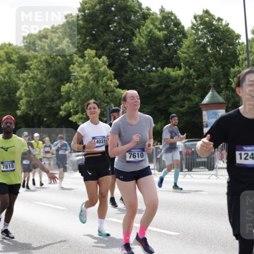 29.06.2025 - hella hamburg halbmarathon Jannik Wohlers http://msf.ph/oto/8141641 29.06.2025 10:43:49 Lombardsbrücke 1345, 1519, 1802, 1804, 2186, 2343, 2610, 2692, 3065, 3596, 4496, 4636, 4898, 5127, 5647, 5730, 5731, 5902, 5905, 7326, 7610, 7818, 7842, 8272, 8591, 8763, 8957, 9510, 10223, 11955, 12256, 12322, 12445, 12803, 12995, 13629, 13809, 13832, 13906, 13973, 13987, 14031, 14123, 14654, 14842, 14874, 15646, 15675, 16244, 16805, 17314, 17582, 17844 meine-sportfotos.de