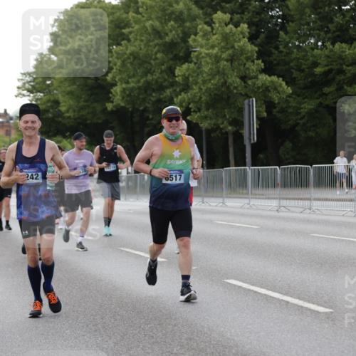 29.06.2025 - hella hamburg halbmarathon Jannik Wohlers http://msf.ph/oto/8141643 29.06.2025 10:06:54 Lombardsbrücke 2032, 4262, 4550, 5242, 5899, 6517, 6518, 6707, 6713, 6715, 6833, 9338, 10700, 11758, 15051, 15673, 17062, 18218 meine-sportfotos.de