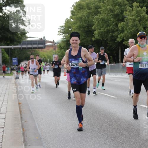 29.06.2025 - hella hamburg halbmarathon Jannik Wohlers http://msf.ph/oto/8141648 29.06.2025 10:06:54 Lombardsbrücke 2032, 4262, 4550, 5242, 5899, 6517, 6518, 6707, 6713, 6715, 6833, 9338, 10700, 11758, 15051, 15673, 17062, 18218 meine-sportfotos.de