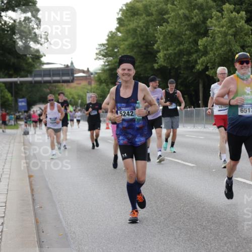 29.06.2025 - hella hamburg halbmarathon Jannik Wohlers http://msf.ph/oto/8141652 29.06.2025 10:06:54 Lombardsbrücke 2032, 4262, 4550, 5242, 5899, 6517, 6518, 6707, 6713, 6715, 6833, 9338, 10700, 11758, 15051, 15673, 17062, 18218 meine-sportfotos.de