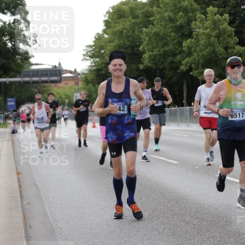 29.06.2025 - hella hamburg halbmarathon Jannik Wohlers http://msf.ph/oto/8141660 29.06.2025 10:06:54 Lombardsbrücke 2032, 4262, 4550, 5242, 5899, 6517, 6518, 6707, 6713, 6715, 6833, 9338, 10700, 11758, 15051, 15673, 17062, 18218 meine-sportfotos.de