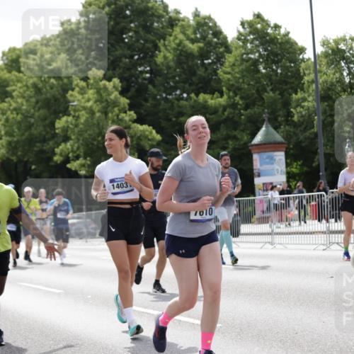 29.06.2025 - hella hamburg halbmarathon Jannik Wohlers http://msf.ph/oto/8141664 29.06.2025 10:43:49 Lombardsbrücke 1345, 1519, 1802, 1804, 2186, 2343, 2610, 2692, 3065, 3596, 4496, 4636, 4898, 5127, 5647, 5730, 5731, 5902, 5905, 7326, 7610, 7818, 7842, 8272, 8591, 8763, 8957, 9510, 10223, 11955, 12256, 12322, 12445, 12803, 12995, 13629, 13809, 13832, 13906, 13973, 13987, 14031, 14123, 14654, 14842, 14874, 15646, 15675, 16244, 16805, 17314, 17582, 17844 meine-sportfotos.de