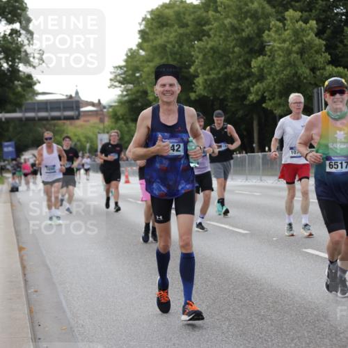 29.06.2025 - hella hamburg halbmarathon Jannik Wohlers http://msf.ph/oto/8141669 29.06.2025 10:06:54 Lombardsbrücke 2032, 4262, 4550, 5242, 5899, 6517, 6518, 6707, 6713, 6715, 6833, 9338, 10700, 11758, 15051, 15673, 17062, 18218 meine-sportfotos.de