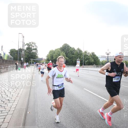 29.06.2025 - hella hamburg halbmarathon Jannik Wohlers http://msf.ph/oto/8141682 29.06.2025 09:44:59 Lombardsbrücke 57, 1758, 1990, 2746, 3043, 4050, 4698, 4749, 5070, 5328, 5746, 5826, 6358, 6781, 7272, 7389, 7481, 7651, 7723, 8209, 8883, 9137, 9381, 9571, 9634, 10171, 11413, 11857, 12049, 12234, 12595, 12988, 14028, 14289, 14395, 14784, 15621, 15672, 16157, 16711, 16818, 17175, 17374, 17802, 18099, 18102, 18692, 18737, 19194, 19202, 19203, 19204 meine-sportfotos.de