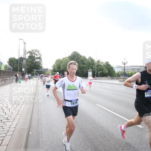 29.06.2025 - hella hamburg halbmarathon Jannik Wohlers http://msf.ph/oto/8141691 29.06.2025 09:44:59 Lombardsbrücke 57, 1758, 1990, 2746, 3043, 4050, 4698, 4749, 5070, 5328, 5746, 5826, 6358, 6781, 7272, 7389, 7481, 7651, 7723, 8209, 8883, 9137, 9381, 9571, 9634, 10171, 11413, 11857, 12049, 12234, 12595, 12988, 14028, 14289, 14395, 14784, 15621, 15672, 16157, 16711, 16818, 17175, 17374, 17802, 18099, 18102, 18692, 18737, 19194, 19202, 19203, 19204 meine-sportfotos.de