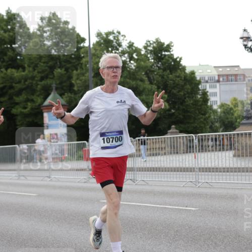 29.06.2025 - hella hamburg halbmarathon Jannik Wohlers http://msf.ph/oto/8141694 29.06.2025 10:06:57 Lombardsbrücke 1893, 2032, 4262, 4550, 5242, 5899, 6196, 6517, 6518, 6707, 6713, 6715, 6833, 9338, 9967, 10700, 11758, 15051, 15673, 17062, 18218 meine-sportfotos.de