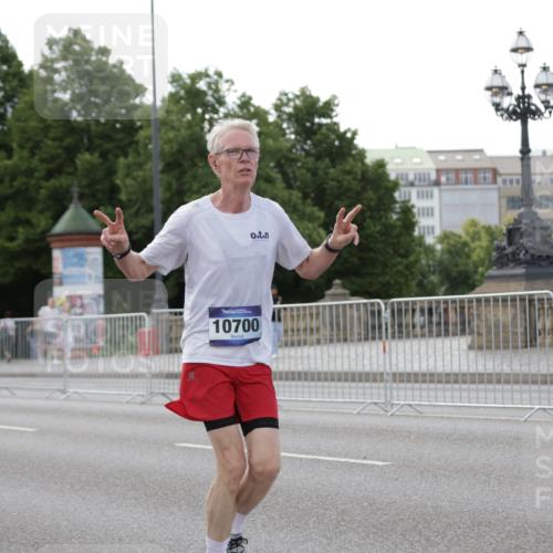 29.06.2025 - hella hamburg halbmarathon Jannik Wohlers http://msf.ph/oto/8141703 29.06.2025 10:06:57 Lombardsbrücke 1893, 2032, 4262, 4550, 5242, 5899, 6196, 6517, 6518, 6707, 6713, 6715, 6833, 9338, 9967, 10700, 11758, 15051, 15673, 17062, 18218 meine-sportfotos.de