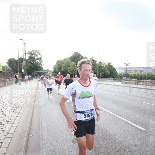 29.06.2025 - hella hamburg halbmarathon Jannik Wohlers http://msf.ph/oto/8141706 29.06.2025 09:44:59 Lombardsbrücke 57, 1758, 1990, 2746, 3043, 4050, 4698, 4749, 5070, 5328, 5746, 5826, 6358, 6781, 7272, 7389, 7481, 7651, 7723, 8209, 8883, 9137, 9381, 9571, 9634, 10171, 11413, 11857, 12049, 12234, 12595, 12988, 14028, 14289, 14395, 14784, 15621, 15672, 16157, 16711, 16818, 17175, 17374, 17802, 18099, 18102, 18692, 18737, 19194, 19202, 19203, 19204 meine-sportfotos.de