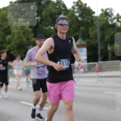 29.06.2025 - hella hamburg halbmarathon Jannik Wohlers http://msf.ph/oto/8141714 29.06.2025 10:06:58 Lombardsbrücke 1893, 2032, 4262, 4550, 5242, 5899, 6196, 6517, 6518, 6707, 6713, 6715, 6833, 9338, 9967, 10700, 11758, 15051, 15673, 17062, 18218 meine-sportfotos.de