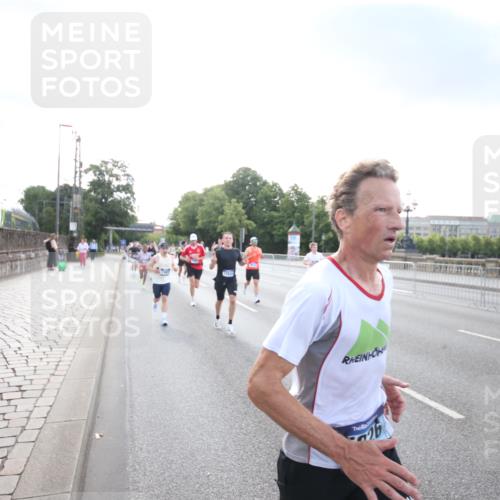 29.06.2025 - hella hamburg halbmarathon Jannik Wohlers http://msf.ph/oto/8141718 29.06.2025 09:45:00 Lombardsbrücke 57, 1758, 1990, 3043, 4050, 4129, 4698, 4749, 5070, 5328, 5746, 5826, 6358, 6781, 7272, 7389, 7481, 7651, 7723, 8209, 8883, 9137, 9381, 9571, 9634, 10171, 11413, 11857, 12049, 12234, 12988, 14028, 14289, 14395, 14784, 15621, 15672, 16157, 16711, 17175, 17374, 17802, 18099, 18102, 18692, 19194, 19202, 19203, 19204 meine-sportfotos.de