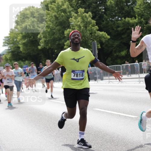 29.06.2025 - hella hamburg halbmarathon Jannik Wohlers http://msf.ph/oto/8141719 29.06.2025 10:43:50 Lombardsbrücke 1345, 1519, 1802, 1804, 2186, 2343, 2610, 2692, 3065, 3596, 4496, 4898, 5127, 5647, 5730, 5731, 7326, 7610, 7818, 7842, 8272, 8591, 8763, 8957, 9510, 10223, 11825, 11955, 12256, 12322, 12445, 12803, 12995, 13629, 13809, 13832, 13906, 13973, 13987, 14031, 14123, 14654, 14842, 14874, 15646, 15675, 16244, 16805, 17273, 17314, 17582, 17844, 17968 meine-sportfotos.de
