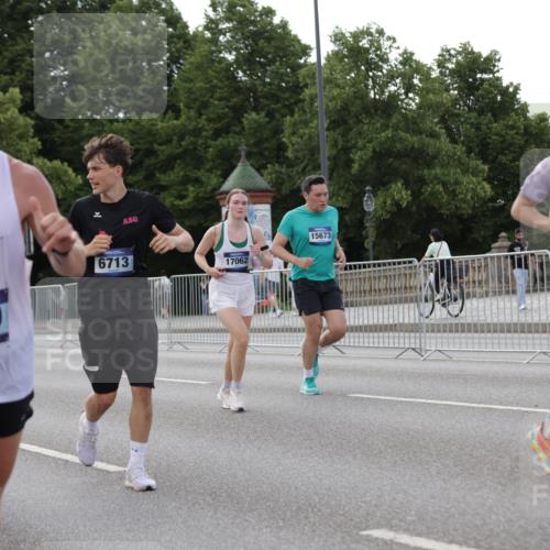 29.06.2025 - hella hamburg halbmarathon Jannik Wohlers http://msf.ph/oto/8141738 29.06.2025 10:07:00 Lombardsbrücke 1893, 2032, 4550, 5242, 5899, 6196, 6517, 6518, 6707, 6713, 6715, 9338, 9967, 10700, 11758, 15051, 15673, 17062, 18218 meine-sportfotos.de