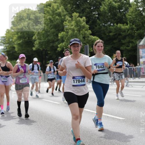 29.06.2025 - hella hamburg halbmarathon Jannik Wohlers http://msf.ph/oto/8141740 29.06.2025 10:43:54 Lombardsbrücke 1345, 1519, 2186, 2343, 2610, 2692, 3065, 3596, 4496, 4898, 5647, 5730, 5731, 7610, 7818, 7842, 8272, 8591, 8763, 8957, 9510, 10223, 10303, 10304, 11825, 11955, 12256, 12322, 12445, 12803, 12995, 13330, 13390, 13629, 13832, 13906, 13987, 14031, 14091, 14123, 14654, 14842, 14874, 15646, 16244, 16805, 17273, 17314, 17582, 17844, 17968 meine-sportfotos.de