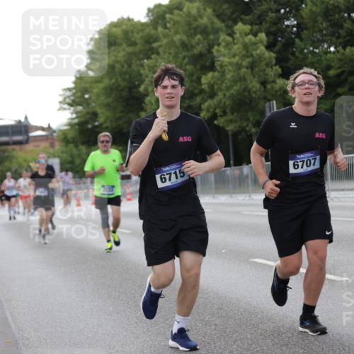 29.06.2025 - hella hamburg halbmarathon Jannik Wohlers http://msf.ph/oto/8141743 29.06.2025 10:07:00 Lombardsbrücke 1893, 2032, 4550, 5242, 5899, 6196, 6517, 6518, 6707, 6713, 6715, 9338, 9967, 10700, 11758, 15051, 15673, 17062, 18218 meine-sportfotos.de