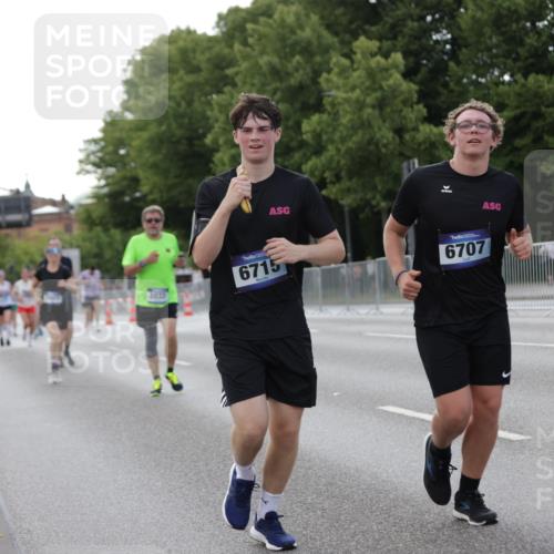 29.06.2025 - hella hamburg halbmarathon Jannik Wohlers http://msf.ph/oto/8141747 29.06.2025 10:07:01 Lombardsbrücke 1893, 2032, 3922, 4550, 5242, 5899, 6196, 6517, 6518, 6707, 6713, 6715, 9338, 9967, 10700, 15051, 15673, 17062, 18218 meine-sportfotos.de