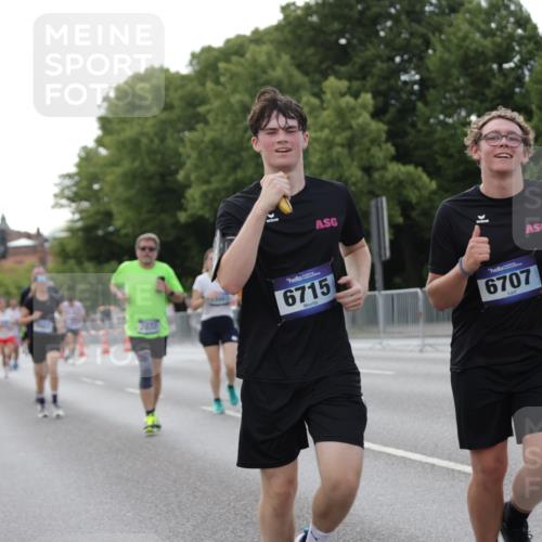 29.06.2025 - hella hamburg halbmarathon Jannik Wohlers http://msf.ph/oto/8141751 29.06.2025 10:07:01 Lombardsbrücke 1893, 2032, 3922, 4550, 5242, 5899, 6196, 6517, 6518, 6707, 6713, 6715, 9338, 9967, 10700, 15051, 15673, 17062, 18218 meine-sportfotos.de