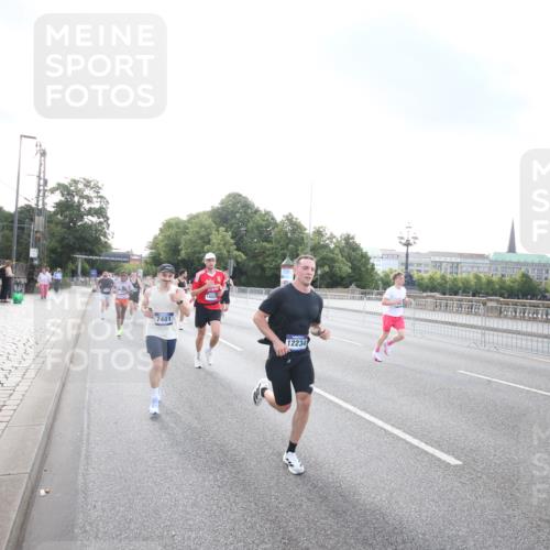 29.06.2025 - hella hamburg halbmarathon Jannik Wohlers http://msf.ph/oto/8141767 29.06.2025 09:45:01 Lombardsbrücke 57, 1758, 1990, 3043, 4050, 4129, 4698, 4749, 5070, 5328, 5746, 5826, 6358, 7272, 7389, 7481, 7651, 7723, 8209, 8883, 9137, 9381, 9571, 9634, 10171, 11413, 11857, 12049, 12234, 12988, 14028, 14289, 14395, 14784, 15621, 15672, 16157, 16711, 17175, 17374, 17802, 18099, 18102, 18692, 19194, 19202, 19203, 19204 meine-sportfotos.de