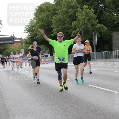 29.06.2025 - hella hamburg halbmarathon Jannik Wohlers http://msf.ph/oto/8141770 29.06.2025 10:07:02 Lombardsbrücke 1893, 2032, 3922, 4550, 5242, 5899, 6196, 6517, 6518, 6707, 6713, 6715, 7019, 9338, 9967, 10700, 15051, 15673, 17062, 18218 meine-sportfotos.de