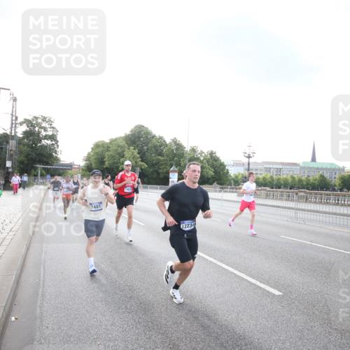 29.06.2025 - hella hamburg halbmarathon Jannik Wohlers http://msf.ph/oto/8141775 29.06.2025 09:45:01 Lombardsbrücke 57, 1758, 1990, 3043, 4050, 4129, 4698, 4749, 5070, 5328, 5746, 5826, 6358, 7272, 7389, 7481, 7651, 7723, 8209, 8883, 9137, 9381, 9571, 9634, 10171, 11413, 11857, 12049, 12234, 12988, 14028, 14289, 14395, 14784, 15621, 15672, 16157, 16711, 17175, 17374, 17802, 18099, 18102, 18692, 19194, 19202, 19203, 19204 meine-sportfotos.de