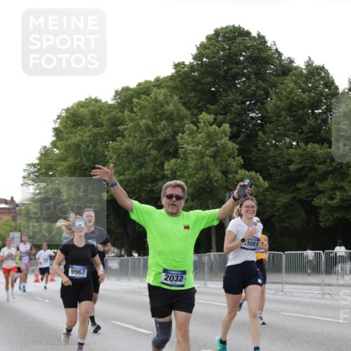 29.06.2025 - hella hamburg halbmarathon Jannik Wohlers http://msf.ph/oto/8141780 29.06.2025 10:07:03 Lombardsbrücke 1893, 2032, 2136, 3922, 4550, 5242, 5899, 6196, 6517, 6518, 6707, 6713, 6715, 7019, 9338, 9967, 10700, 15051, 15673, 17062, 18218 meine-sportfotos.de