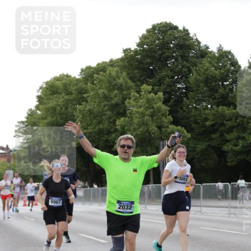 29.06.2025 - hella hamburg halbmarathon Jannik Wohlers http://msf.ph/oto/8141785 29.06.2025 10:07:03 Lombardsbrücke 1893, 2032, 2136, 3922, 4550, 5242, 5899, 6196, 6517, 6518, 6707, 6713, 6715, 7019, 9338, 9967, 10700, 15051, 15673, 17062, 18218 meine-sportfotos.de