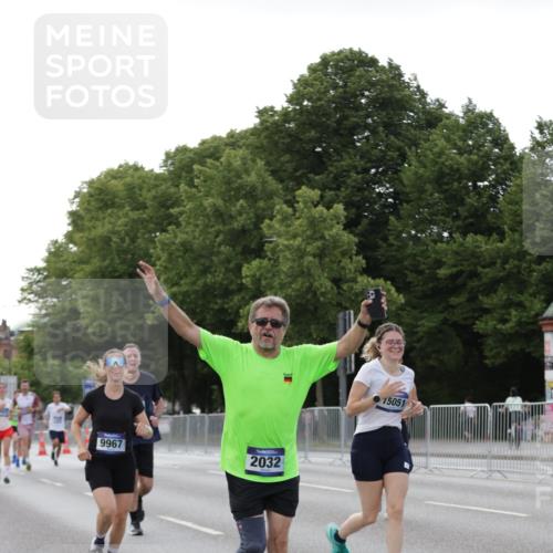 29.06.2025 - hella hamburg halbmarathon Jannik Wohlers http://msf.ph/oto/8141790 29.06.2025 10:07:03 Lombardsbrücke 1893, 2032, 2136, 3922, 4550, 5242, 5899, 6196, 6517, 6518, 6707, 6713, 6715, 7019, 9338, 9967, 10700, 15051, 15673, 17062, 18218 meine-sportfotos.de