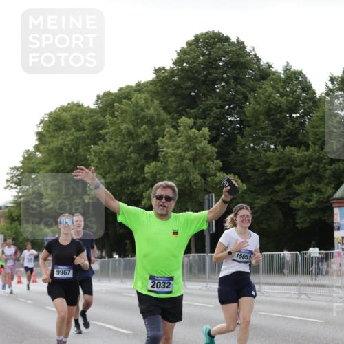 29.06.2025 - hella hamburg halbmarathon Jannik Wohlers http://msf.ph/oto/8141794 29.06.2025 10:07:03 Lombardsbrücke 1893, 2032, 2136, 3922, 4550, 5242, 5899, 6196, 6517, 6518, 6707, 6713, 6715, 7019, 9338, 9967, 10700, 15051, 15673, 17062, 18218 meine-sportfotos.de