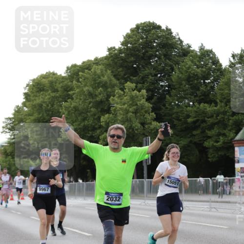 29.06.2025 - hella hamburg halbmarathon Jannik Wohlers http://msf.ph/oto/8141799 29.06.2025 10:07:03 Lombardsbrücke 1893, 2032, 2136, 3922, 4550, 5242, 5899, 6196, 6517, 6518, 6707, 6713, 6715, 7019, 9338, 9967, 10700, 15051, 15673, 17062, 18218 meine-sportfotos.de