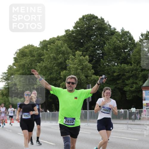29.06.2025 - hella hamburg halbmarathon Jannik Wohlers http://msf.ph/oto/8141804 29.06.2025 10:07:04 Lombardsbrücke 1893, 2032, 2136, 3922, 4502, 4550, 5242, 6196, 6517, 6518, 6707, 6713, 6715, 7019, 9338, 9967, 10700, 15051, 15673, 17062, 18218, 18721 meine-sportfotos.de