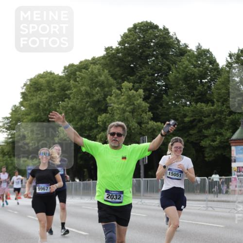 29.06.2025 - hella hamburg halbmarathon Jannik Wohlers http://msf.ph/oto/8141809 29.06.2025 10:07:04 Lombardsbrücke 1893, 2032, 2136, 3922, 4502, 4550, 5242, 6196, 6517, 6518, 6707, 6713, 6715, 7019, 9338, 9967, 10700, 15051, 15673, 17062, 18218, 18721 meine-sportfotos.de