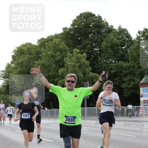 29.06.2025 - hella hamburg halbmarathon Jannik Wohlers http://msf.ph/oto/8141814 29.06.2025 10:07:04 Lombardsbrücke 1893, 2032, 2136, 3922, 4502, 4550, 5242, 6196, 6517, 6518, 6707, 6713, 6715, 7019, 9338, 9967, 10700, 15051, 15673, 17062, 18218, 18721 meine-sportfotos.de