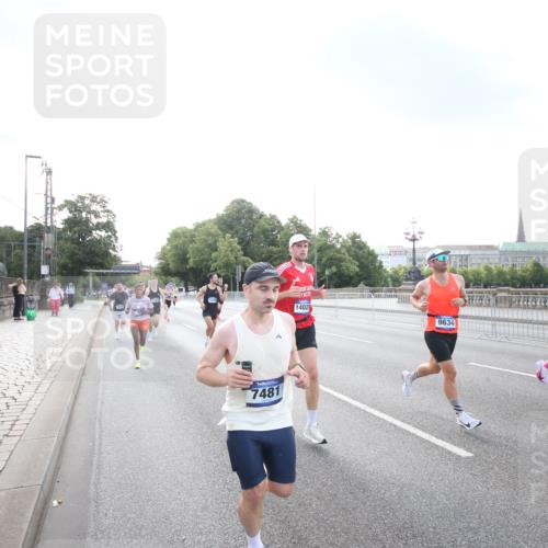 29.06.2025 - hella hamburg halbmarathon Jannik Wohlers http://msf.ph/oto/8141817 29.06.2025 09:45:01 Lombardsbrücke 57, 1758, 1990, 3043, 4050, 4129, 4698, 4749, 5070, 5328, 5746, 5826, 6358, 7272, 7389, 7481, 7651, 7723, 8209, 8883, 9137, 9381, 9571, 9634, 10171, 11413, 11857, 12049, 12234, 12988, 14028, 14289, 14395, 14784, 15621, 15672, 16157, 16711, 17175, 17374, 17802, 18099, 18102, 18692, 19194, 19202, 19203, 19204 meine-sportfotos.de