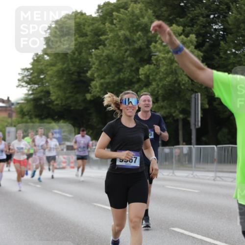 29.06.2025 - hella hamburg halbmarathon Jannik Wohlers http://msf.ph/oto/8141825 29.06.2025 10:07:05 Lombardsbrücke 1893, 2032, 2136, 3922, 4502, 4550, 5242, 6196, 6517, 6518, 6707, 6713, 6715, 7019, 9338, 9967, 10700, 15051, 15673, 17062, 18218, 18721 meine-sportfotos.de
