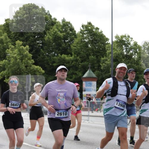 29.06.2025 - hella hamburg halbmarathon Jannik Wohlers http://msf.ph/oto/8141832 29.06.2025 10:43:59 Lombardsbrücke 1345, 1519, 2343, 2610, 3506, 4496, 5647, 5649, 5730, 5731, 6002, 7216, 7818, 7842, 8272, 9510, 10223, 10303, 10304, 10416, 11825, 11955, 12256, 12322, 12409, 12803, 12995, 13262, 13288, 13330, 13390, 13629, 13832, 13906, 13987, 14031, 14091, 14123, 14654, 15646, 16232, 16244, 16805, 17273, 17314, 17844, 17968 meine-sportfotos.de