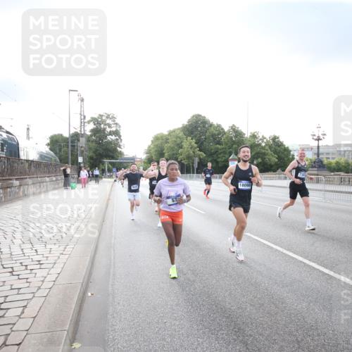 29.06.2025 - hella hamburg halbmarathon Jannik Wohlers http://msf.ph/oto/8141859 29.06.2025 09:45:03 Lombardsbrücke 57, 1758, 1990, 2689, 3043, 4050, 4129, 4698, 4749, 5070, 5328, 5746, 5826, 6358, 7272, 7389, 7481, 7651, 7723, 8209, 8883, 9137, 9381, 9571, 9634, 10017, 10171, 11413, 11857, 12049, 12234, 12691, 12988, 14028, 14395, 14784, 15621, 15672, 15826, 16157, 16711, 17151, 17175, 17374, 17802, 18099, 18102, 18177, 18692, 19194, 19202, 19203, 19204 meine-sportfotos.de