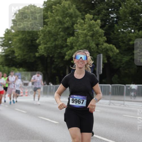 29.06.2025 - hella hamburg halbmarathon Jannik Wohlers http://msf.ph/oto/8141863 29.06.2025 10:07:05 Lombardsbrücke 1893, 2032, 2136, 3922, 4502, 4550, 5242, 6196, 6517, 6518, 6707, 6713, 6715, 7019, 9338, 9967, 10700, 15051, 15673, 17062, 18218, 18721 meine-sportfotos.de
