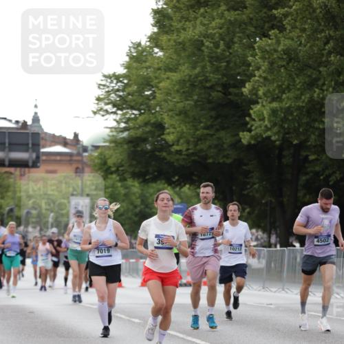 29.06.2025 - hella hamburg halbmarathon Jannik Wohlers http://msf.ph/oto/8141867 29.06.2025 10:07:07 Lombardsbrücke 1893, 2032, 2136, 3922, 4502, 4550, 6196, 6517, 6518, 6707, 6713, 6715, 7019, 9338, 9967, 10212, 10700, 12378, 15051, 15673, 17062, 18218, 18721, 19134 meine-sportfotos.de