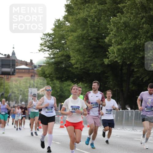 29.06.2025 - hella hamburg halbmarathon Jannik Wohlers http://msf.ph/oto/8141894 29.06.2025 10:07:07 Lombardsbrücke 1893, 2032, 2136, 3922, 4502, 4550, 6196, 6517, 6518, 6707, 6713, 6715, 7019, 9338, 9967, 10212, 10700, 12378, 15051, 15673, 17062, 18218, 18721, 19134 meine-sportfotos.de
