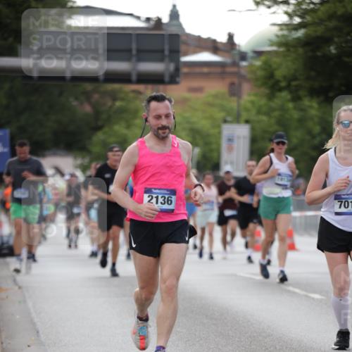 29.06.2025 - hella hamburg halbmarathon Jannik Wohlers http://msf.ph/oto/8141896 29.06.2025 10:07:08 Lombardsbrücke 1893, 2032, 2136, 3922, 4502, 4550, 6196, 6518, 6707, 6713, 6715, 7019, 9338, 9967, 10212, 10700, 12378, 15051, 15673, 17062, 18218, 18721, 19134 meine-sportfotos.de