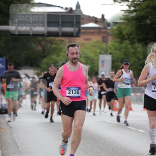 29.06.2025 - hella hamburg halbmarathon Jannik Wohlers http://msf.ph/oto/8141901 29.06.2025 10:07:08 Lombardsbrücke 1893, 2032, 2136, 3922, 4502, 4550, 6196, 6518, 6707, 6713, 6715, 7019, 9338, 9967, 10212, 10700, 12378, 15051, 15673, 17062, 18218, 18721, 19134 meine-sportfotos.de