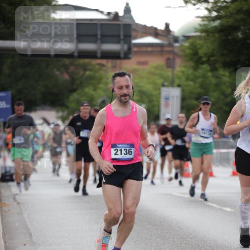 29.06.2025 - hella hamburg halbmarathon Jannik Wohlers http://msf.ph/oto/8141906 29.06.2025 10:07:08 Lombardsbrücke 1893, 2032, 2136, 3922, 4502, 4550, 6196, 6518, 6707, 6713, 6715, 7019, 9338, 9967, 10212, 10700, 12378, 15051, 15673, 17062, 18218, 18721, 19134 meine-sportfotos.de