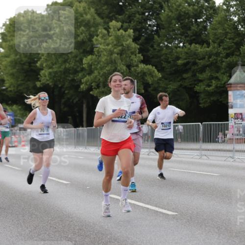 29.06.2025 - hella hamburg halbmarathon Jannik Wohlers http://msf.ph/oto/8141919 29.06.2025 10:07:10 Lombardsbrücke 1173, 1893, 2032, 2136, 2190, 3922, 4502, 4550, 6196, 6707, 6713, 6715, 7019, 9967, 10212, 12378, 15051, 15673, 16241, 17062, 18721, 19134 meine-sportfotos.de
