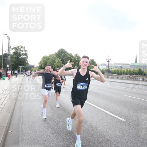 29.06.2025 - hella hamburg halbmarathon Jannik Wohlers http://msf.ph/oto/8141922 29.06.2025 09:45:04 Lombardsbrücke 57, 1758, 1990, 2689, 3043, 4050, 4129, 4698, 4749, 5070, 5328, 5746, 5826, 6358, 7272, 7389, 7481, 7651, 7723, 8209, 8883, 9137, 9381, 9571, 9634, 10017, 10171, 11413, 11857, 12049, 12234, 12691, 12988, 14028, 14395, 14784, 15621, 15672, 15826, 16157, 16711, 17151, 17175, 17374, 17802, 18099, 18102, 18177, 18692, 19194, 19202, 19203, 19204 meine-sportfotos.de