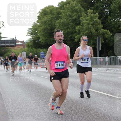 29.06.2025 - hella hamburg halbmarathon Jannik Wohlers http://msf.ph/oto/8141947 29.06.2025 10:07:11 Lombardsbrücke 1173, 1893, 2032, 2136, 2190, 3922, 4502, 4550, 6196, 6707, 6713, 6715, 7019, 9967, 10212, 12378, 15051, 15673, 16241, 17062, 18721, 19134 meine-sportfotos.de