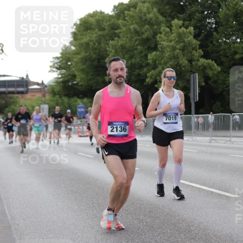 29.06.2025 - hella hamburg halbmarathon Jannik Wohlers http://msf.ph/oto/8141950 29.06.2025 10:07:12 Lombardsbrücke 1173, 1893, 2032, 2136, 2190, 3922, 4502, 4550, 6196, 7019, 7760, 9967, 10212, 11114, 11394, 11641, 12378, 15051, 15673, 16241, 17062, 18721, 19134 meine-sportfotos.de