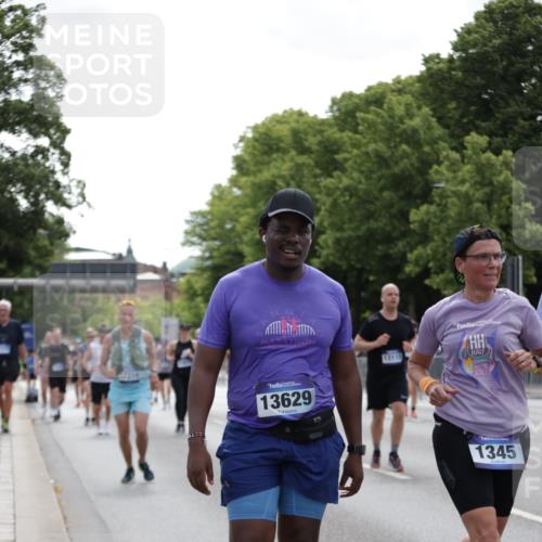 29.06.2025 - hella hamburg halbmarathon Jannik Wohlers http://msf.ph/oto/8141954 29.06.2025 10:44:05 Lombardsbrücke 1345, 1519, 2343, 2610, 3506, 4496, 4968, 5355, 5647, 5649, 6002, 7216, 7842, 8272, 9397, 9536, 10006, 10303, 10304, 10416, 11825, 12322, 12409, 12803, 12995, 13262, 13288, 13330, 13390, 13906, 14091, 14123, 14350, 14654, 14971, 15646, 16232, 16805, 17273, 17314, 17968, 18454, 18459 meine-sportfotos.de