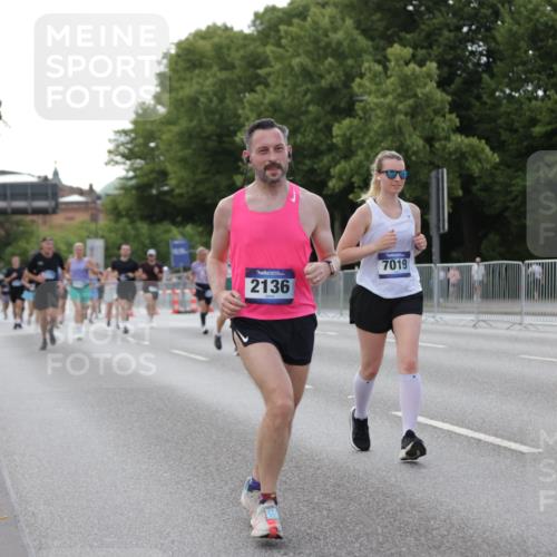 29.06.2025 - hella hamburg halbmarathon Jannik Wohlers http://msf.ph/oto/8141956 29.06.2025 10:07:12 Lombardsbrücke 1173, 1893, 2032, 2136, 2190, 3922, 4502, 4550, 6196, 7019, 7760, 9967, 10212, 11114, 11394, 11641, 12378, 15051, 15673, 16241, 17062, 18721, 19134 meine-sportfotos.de