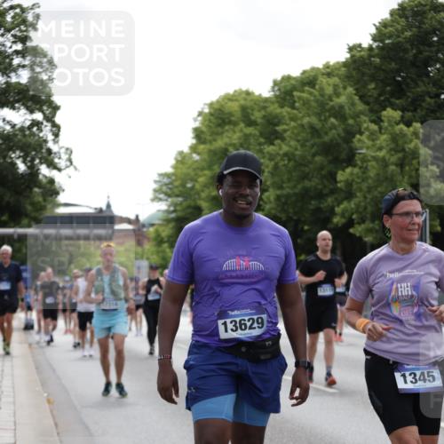 29.06.2025 - hella hamburg halbmarathon Jannik Wohlers http://msf.ph/oto/8141957 29.06.2025 10:44:05 Lombardsbrücke 1345, 1519, 2343, 2610, 3506, 4496, 4968, 5355, 5647, 5649, 6002, 7216, 7842, 8272, 9397, 9536, 10006, 10303, 10304, 10416, 11825, 12322, 12409, 12803, 12995, 13262, 13288, 13330, 13390, 13906, 14091, 14123, 14350, 14654, 14971, 15646, 16232, 16805, 17273, 17314, 17968, 18454, 18459 meine-sportfotos.de