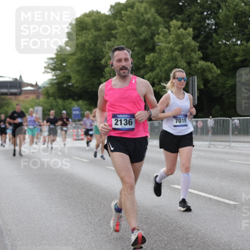 29.06.2025 - hella hamburg halbmarathon Jannik Wohlers http://msf.ph/oto/8141966 29.06.2025 10:07:12 Lombardsbrücke 1173, 1893, 2032, 2136, 2190, 3922, 4502, 4550, 6196, 7019, 7760, 9967, 10212, 11114, 11394, 11641, 12378, 15051, 15673, 16241, 17062, 18721, 19134 meine-sportfotos.de